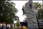 Climbing in the park - na stěně - fotografie se po kliknutí zvětší.