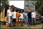 Climbing in the park - společné foto u stánku Konta Bariéry - fotografie se po kliknutí zvětší.