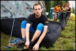 Climbing in the park - obouvám se - fotografie se po kliknutí zvětší.