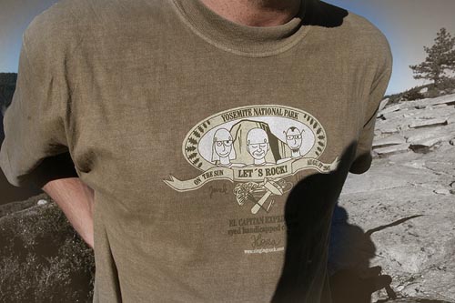 Na vršku El Capitan v tričku s logem expedice